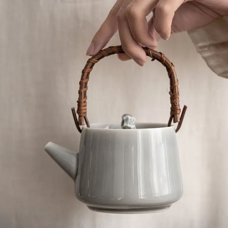 Théière Japonaise Haute en Porcelaine Grise 200ML – Image 3